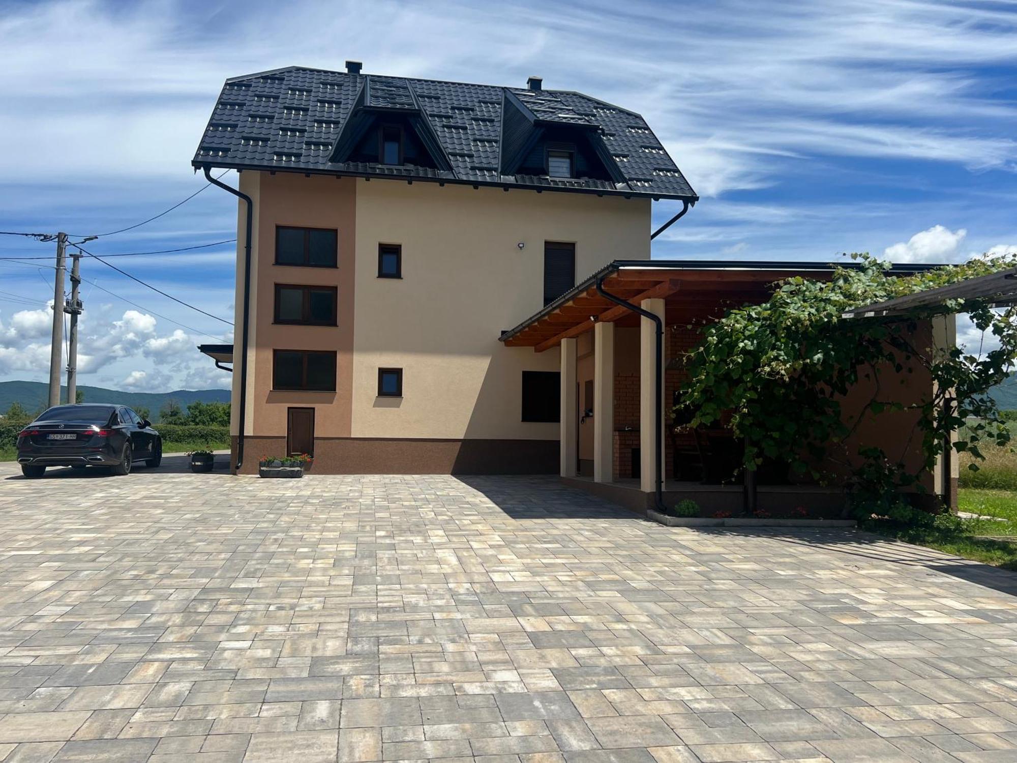 Zen Den Apartments Otocac Bagian luar foto