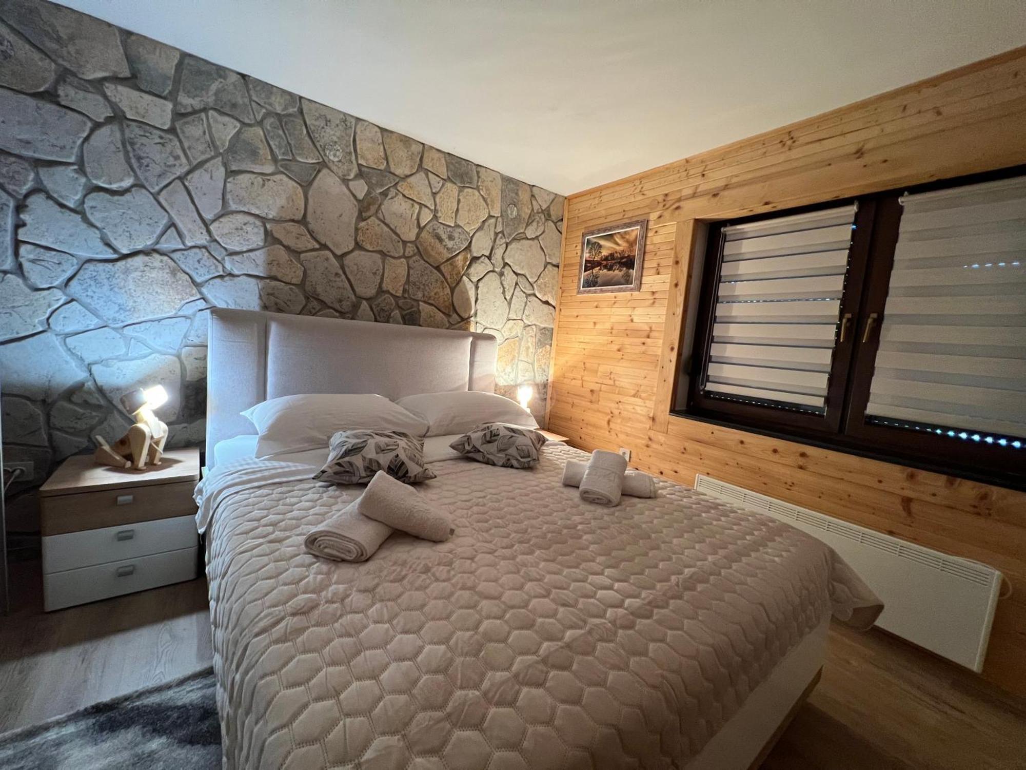 Zen Den Apartments Otocac Bagian luar foto